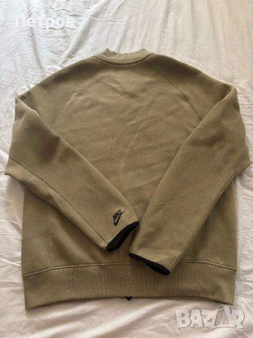 Яке Nike -M, снимка 4 - Спортни дрехи, екипи - 55005917