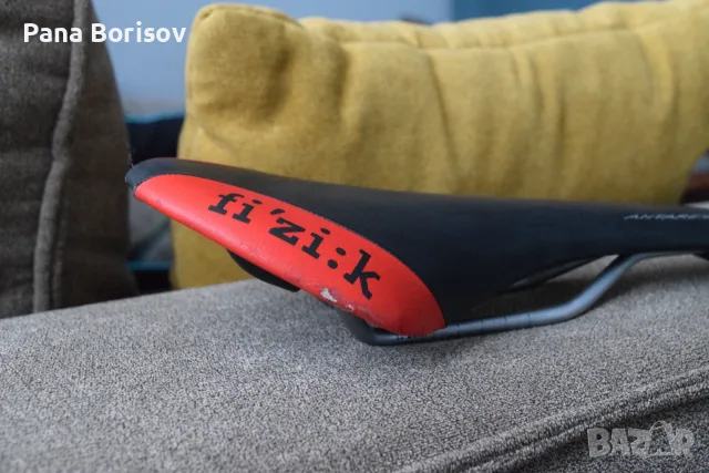Седалка Fizik Antares Червена, снимка 5 - Аксесоари за велосипеди - 55321628
