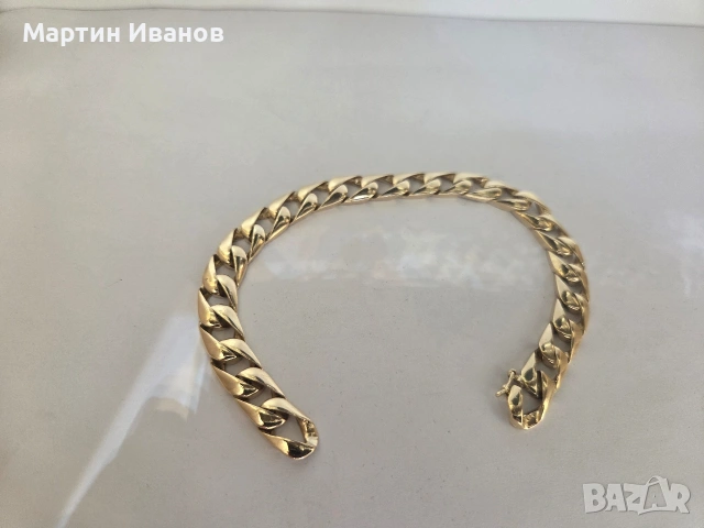 Златна плътна гривна