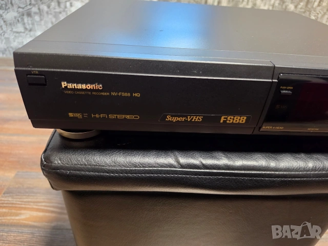 Продавам Panasonic NV-FS88 S-VHS Recorder, снимка 2 - Плейъри, домашно кино, прожектори - 54673377
