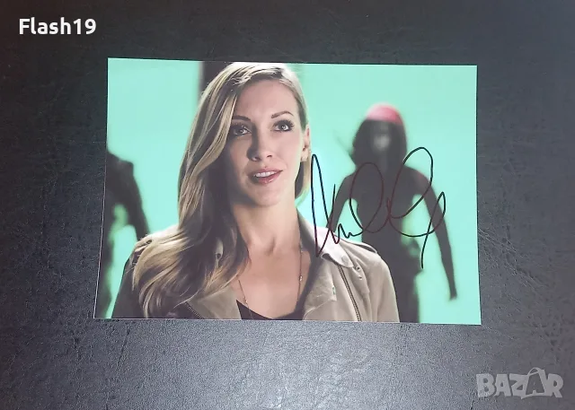 ⭐ Автограф Katie Cassidy (снимка 13х18 см.)