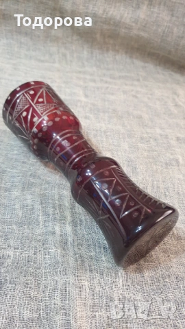 Ваза от червен кристал -Бохемия, снимка 5 - Антикварни и старинни предмети - 54088561