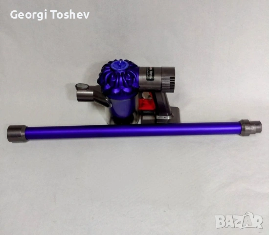 Dyson V6, с и глави за гладък под и килими, снимка 3 - Прахосмукачки - 54763167