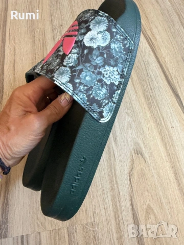 Оригинални  нови дамски чехли Adidas ! 38,5 н, снимка 4 - Маратонки - 54723535