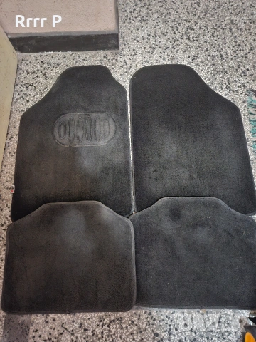 Универсални мокетени стелки за кола