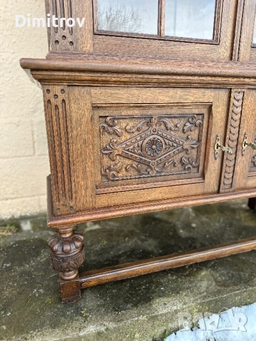 Масивна ретро витрина с дърворезба и стъклени врати, снимка 8 - Секции и витрини - 53958282