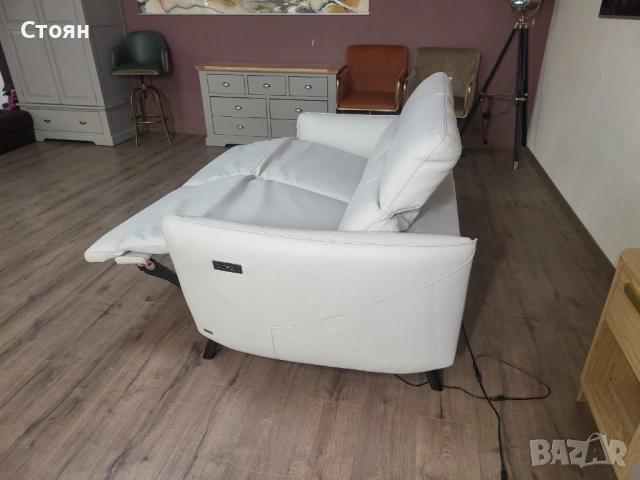 Светло сив кожен диван тройка Natuzzi с електрически релаксиращ механизъм, снимка 8 - Дивани и мека мебел - 54289029