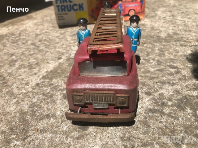 стара механична метална играчка "FIRE TRUCK" - MADE IN CHINA, снимка 2 - Антикварни и старинни предмети - 54831560