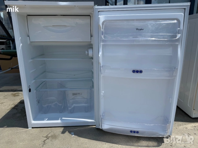 Малък хладилник с камера Whirlpool, снимка 4 - Хладилници - 55046435