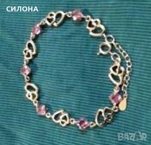Нова, сребърна гривна с двойни сърца. В кутия.