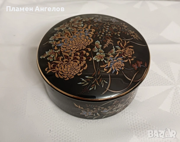 Винтидж японска порцеланова кутия за бижута"Imperial Kiku" Хризантеми и злато. , снимка 2 - Антикварни и старинни предмети - 54103247