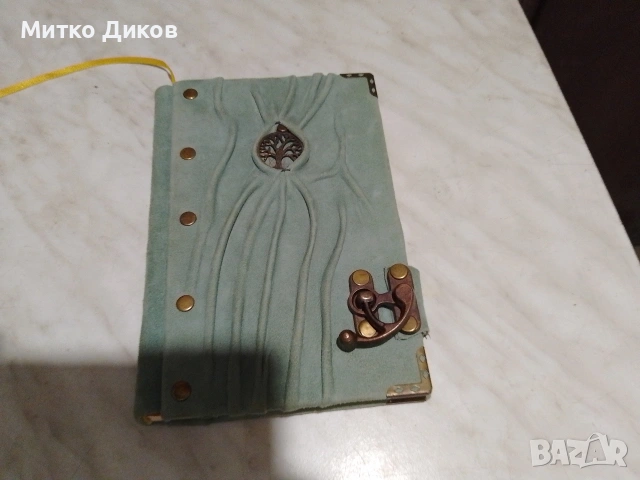 Винтидж тефтер с бели чисти лица нов с метална катарама и обшивка