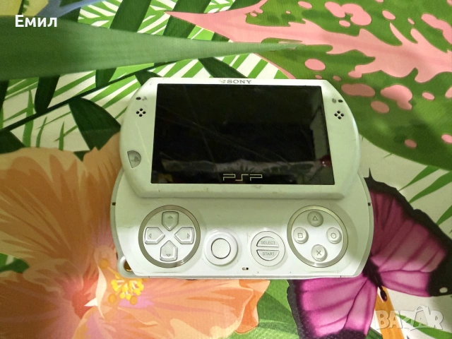 Продавам PSP Go за части или ремонт
