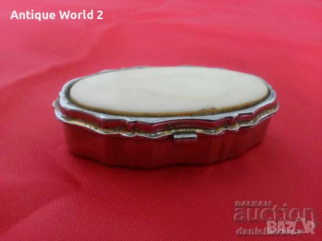 Стара Метална Кутийка за Хапчета , Емфие