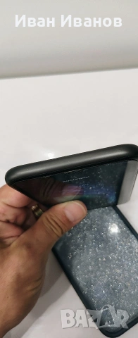 iPhone 11 с няколко кейса 