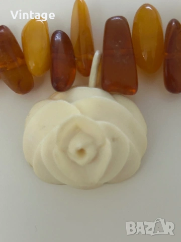 Винтидж старинно колие с натурален кехлибар и медальон цвете слонова кост , снимка 5 - Антикварни и старинни предмети - 53994235