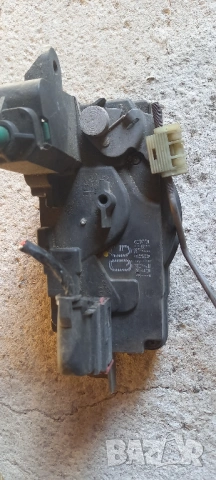 Предна дясна брава Opel Zafira B, снимка 2 - Части - 54933915
