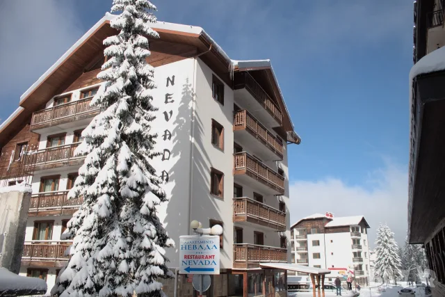 Продавам работещ Апартхотел на к.к.Пампорово , снимка 2 - Хотели - 55594226