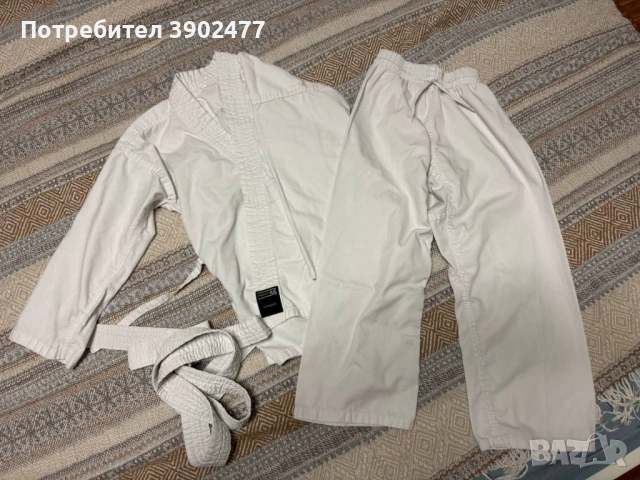 Кимоно за карате Decathlon размер 120 на 6-7 години