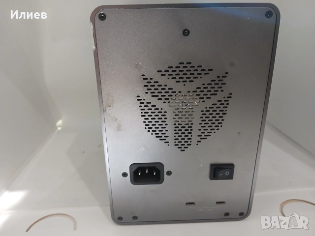 5-слотова алуминиева кутия за твърди дискове Yottamaster HDD/SSD Enclosure, снимка 3 - Твърди дискове - 54778166