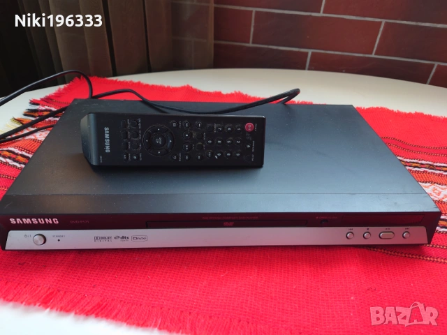 Продава се DVD плеър Samsung DVD-P171 
