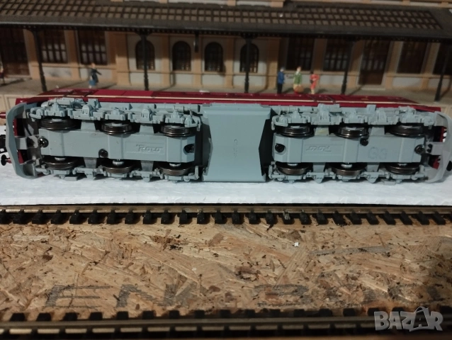 Дизелов локомотив Roco BR120 HO 1/87, снимка 7 - Колекции - 54407874