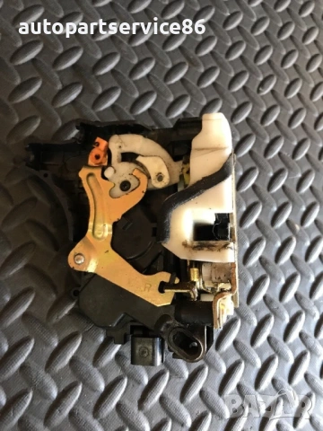 Механизъм за заключване на предна дясна врата за Mitsubishi Grandis (2004-2009) 05X31, снимка 3 - Части - 54740826