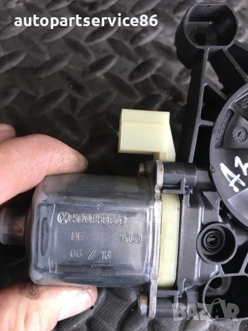 Мотор за стъкло на задна дясна врата за Audi A3 2.0 TDI (2011-2016) 0130822712, снимка 3 - Части - 54727776