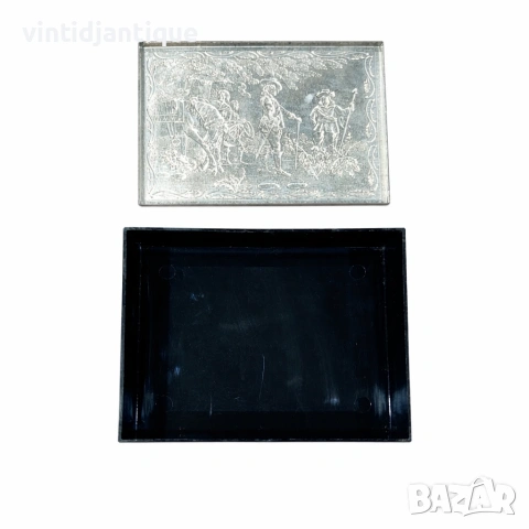 Винтидж метална кутия, снимка 2 - Антикварни и старинни предмети - 54150483