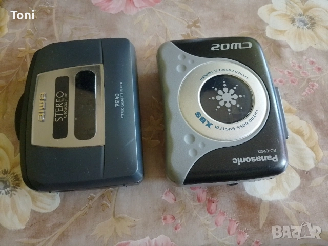 два броя walkman уокмен Panasonic ,walkman уокмен Aiwa,намерени в шкаф