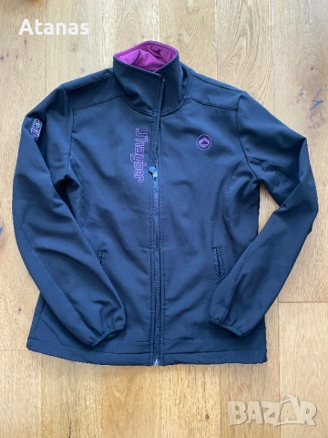 Дамски софтшел и windstopper на испанския бранд J'hayber.