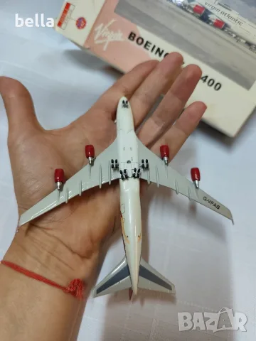 Колекционерски метален модел Boeing 747-400 Virgin Atlantic (Мащаб 1:500) – Юбилейно издание , снимка 6 - Антикварни и старинни предмети - 55461129