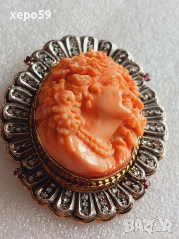 Прекрасен стар златен медальон с огромна коралова камея и 64 диаманта,злато 18к., снимка 14 - Колиета, медальони, синджири - 53961888