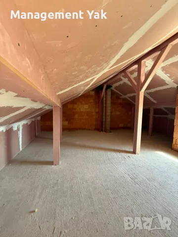 🏡 Продава се – Просторно таванско помещение в квартал Вароша, Търговище , снимка 6 - Апартаменти - 55443713