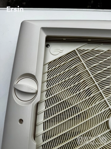 Люк с Вентилатор Thule Omnivent 12V С монтажен размер : 40/40 , снимка 4 - Къмпинг мебели - 54197083