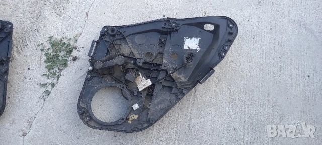 Заден десен ръчен стъклоповдигач Ford Fiesta VII