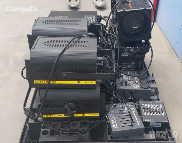 НАЙ ДОБРАТА ОФЕРТА Сценично ,театрално , професионално осветление , снимка 5 - Светкавици, студийно осветление - 55333256