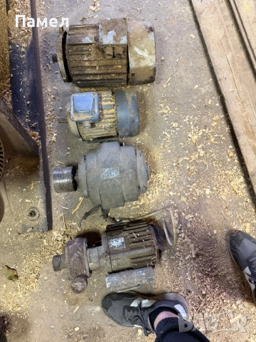 4 броя Електромотори