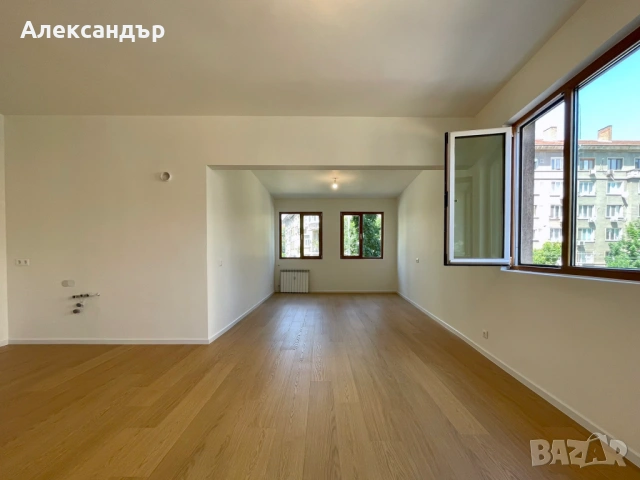 Продавам тристаен апартамент в центъра на гр. София