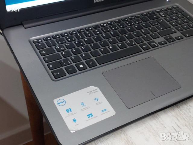 FULL HD 17.3" 8GB RAM, Core i3-6006U 120GB SSD лаптоп Dell Inspiron 17 5767 P32E, снимка 2 - Лаптопи за дома - 54545174