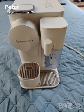 Nespresso кафе машина