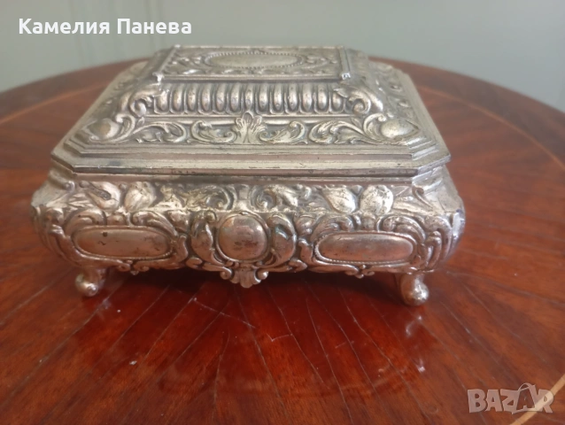 Винтидж кутия за бижута