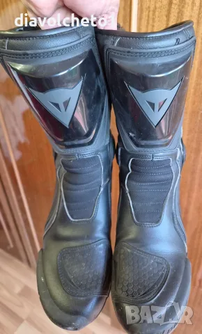 Ботуши Dainese модел TRQ-Tour , с gore Tex и система за контрол на аксиалното изкривяване за защи