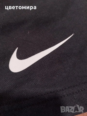 Nike размер М, снимка 2 - Спортни дрехи, екипи - 54959443