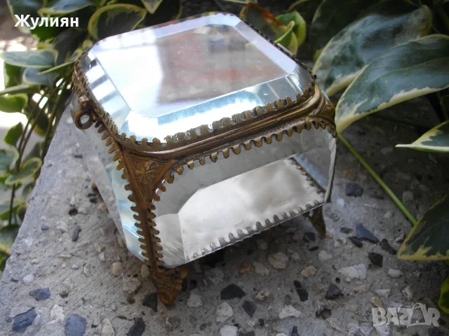 СТАРА СТЪКЛЕНА КУТИЯ ЗА БИЖУТА, снимка 2 - Антикварни и старинни предмети - 55406832