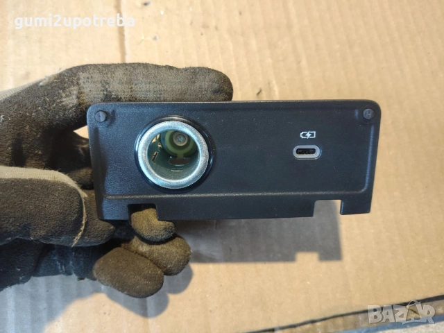 USB Порт Запалка Средна Конзола 3G5035718 Volkswagen Passat B9 1.5 eTSI 150кс 2024г Бензин
