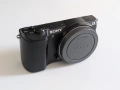 Sony A5100 (Тяло) – Компактен и запазен, снимка 1