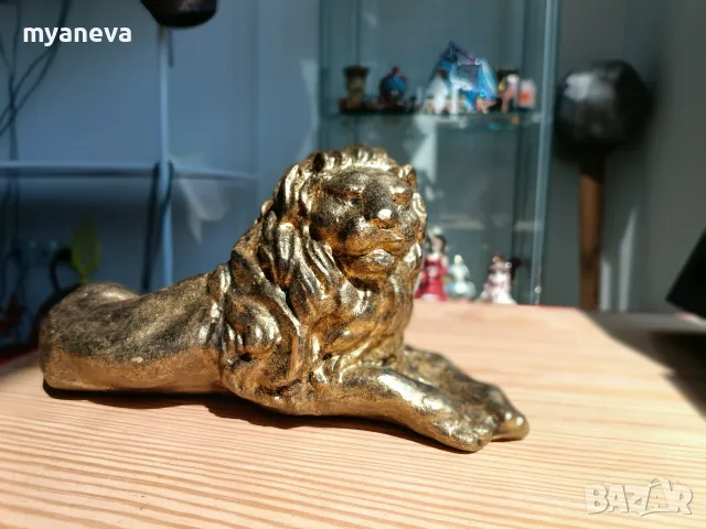 Лъв , стара статуетка от СОЦА. 