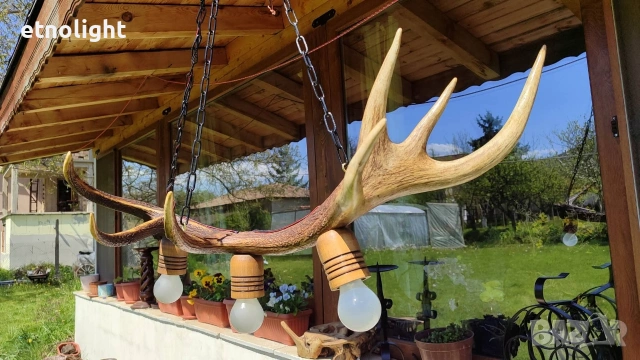 Ръчно изработен полилей от рога на елен с ръчно изработени дървени чашки 