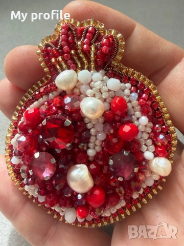 Уникална брошка Handmade - Нар с естествени перли 